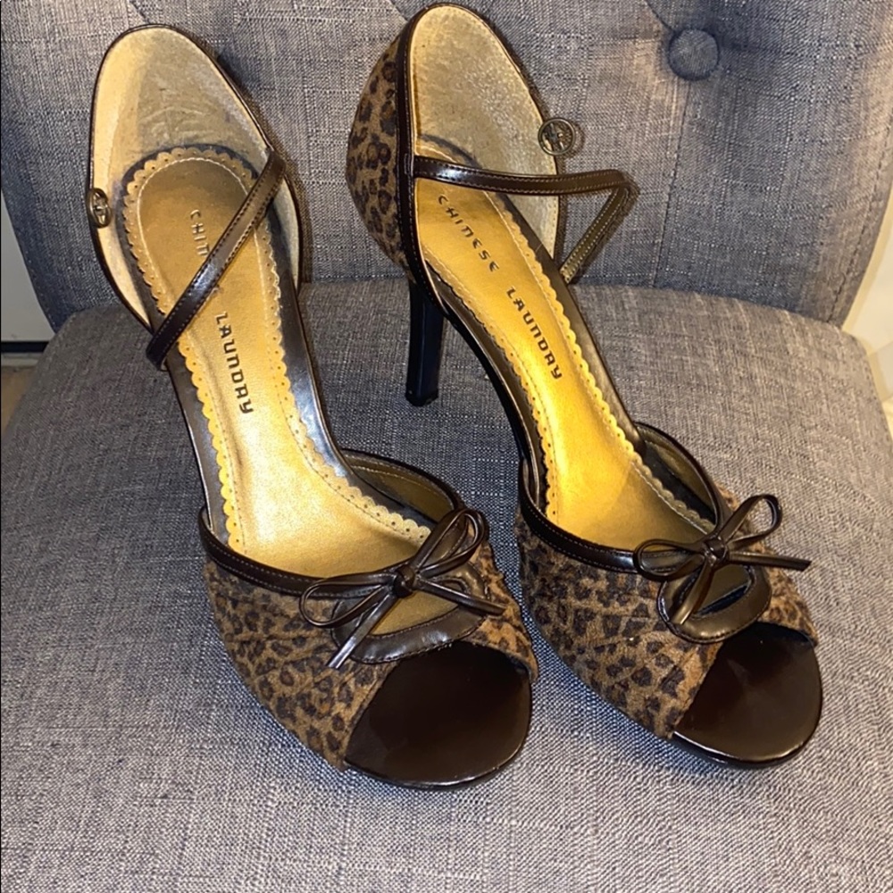 Peep toe heel